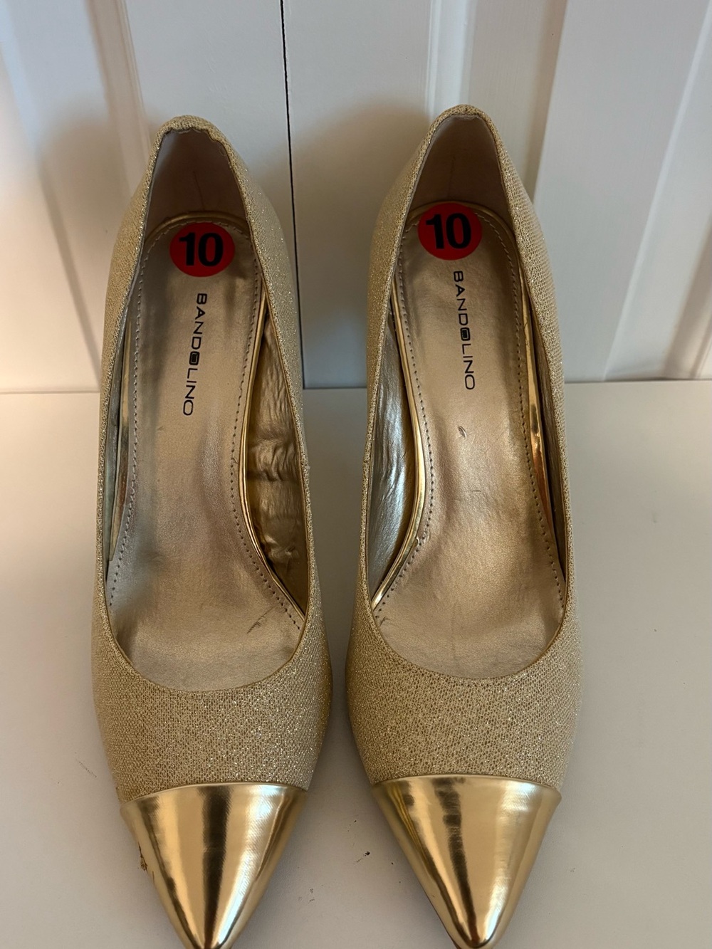 BANDOLINO Gold Glitter Pumps with Metallic Gold Cap Toe